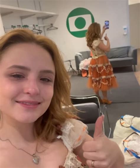 É Verdade Que A Larissa Manoela Morreu - Larissa Manoela lembra choro na despedida de novela e André Luiz ...