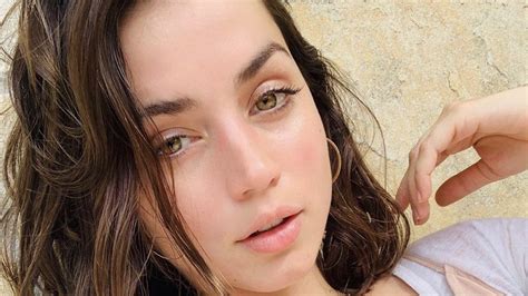 Ana De Armas shows off 'bruised and bloody' face make-up while filming ...