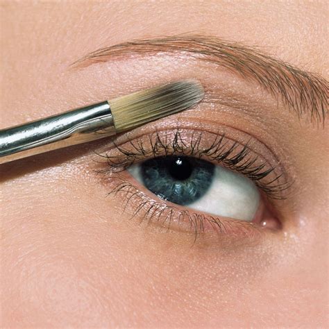 How to make your eyes look bigger with and without makeup - 10 hacks ...