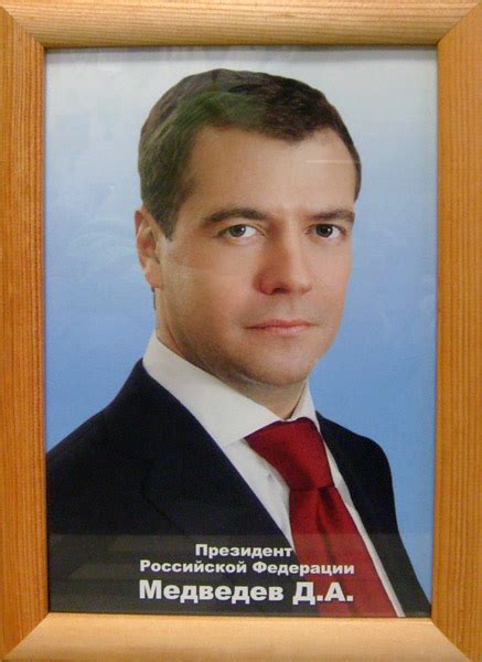 Школьный уголок патриота, флаги России, гербы, футболка россия ...