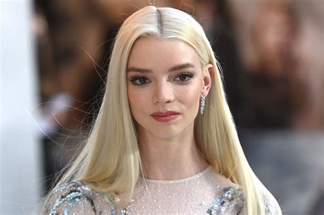 Anya Taylor-Joy Biography: Age, Net Worth, Height, Boyfriend, Awards ...