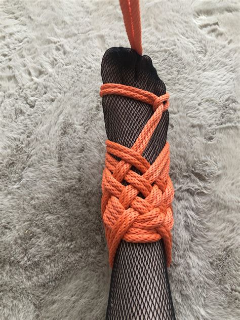 Self tied foot cuff | Scrolller