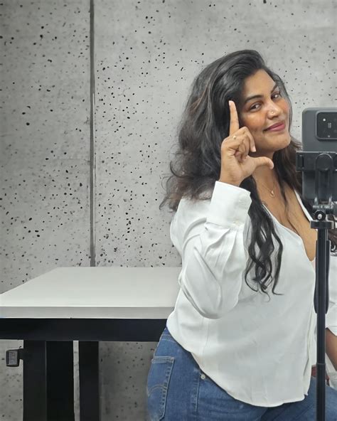 Reshma Cr | 🫂♥️ | Instagram