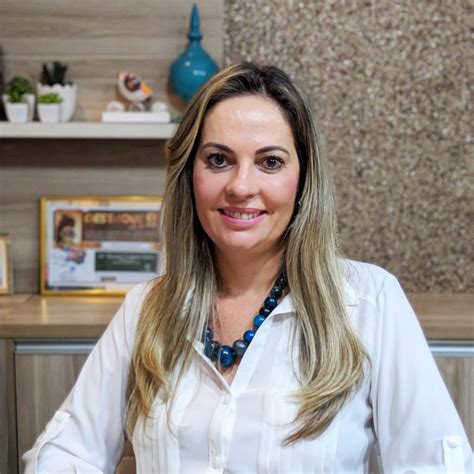 Dra. Renata Campos Sales - Clínica São Rafael | Ariquemes RO
