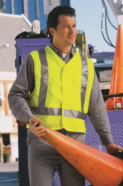 6 Safety Tips to Keep Your Tow Truck Drivers Safe - Prudential Uniforms