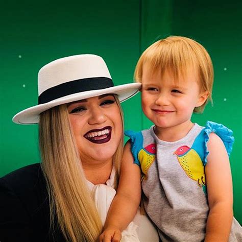 Kelly Clarkson Family Photos | PS Celebrity