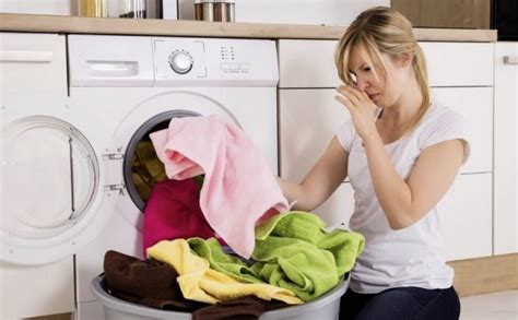how to clean a smelling washing machine