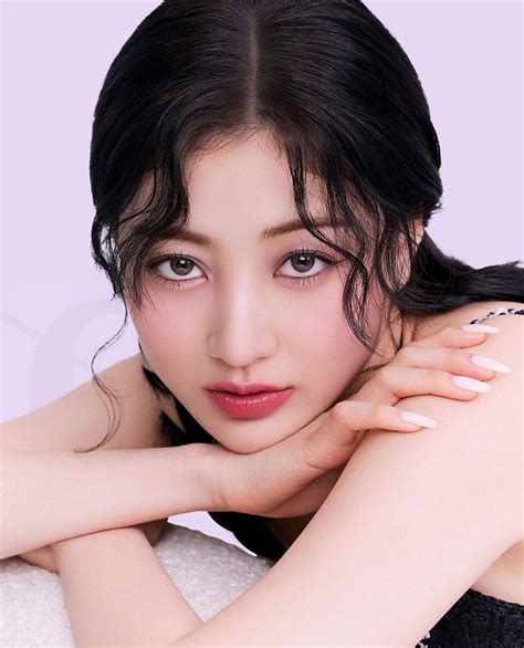 jihyo  milk touch  friends house eye palette kpopping