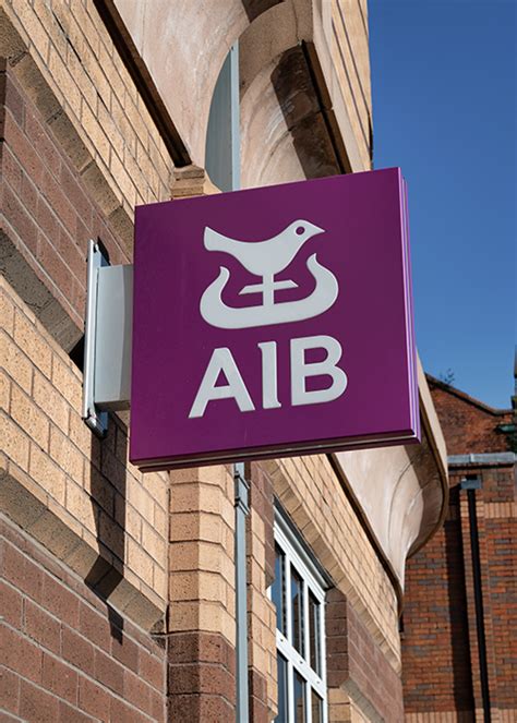 aib customers  save hundreds  drop  interest rates