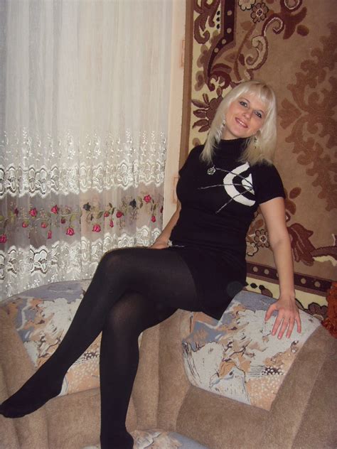 Чужие жены. Частные фотографии: красивые правильные ноги и грудь