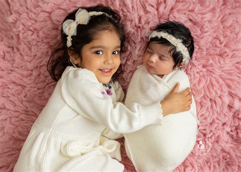 Newborn photography with siblings | NJ Baby Photographer