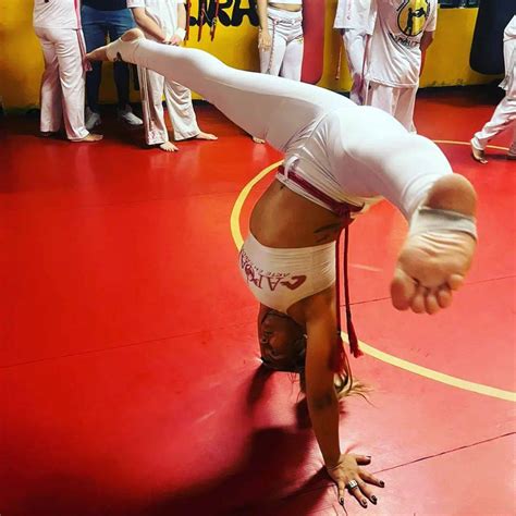 Female capoeira by hutchkozama on DeviantArt