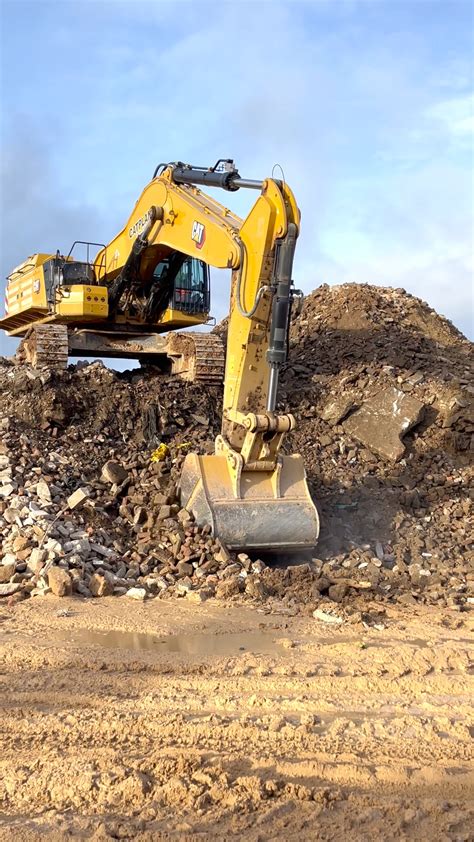 CAT 395 Next Gen | Catplant's new CAT 395 Next Gen moving material