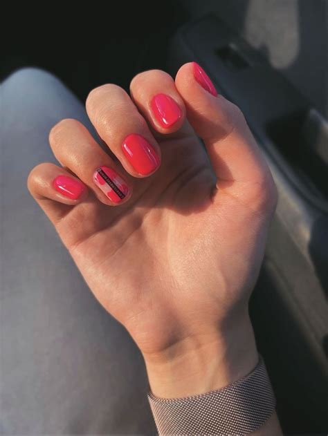 Яркие неоновые розовые ногти с надписью Nails, Beauty, Finger Nails ...