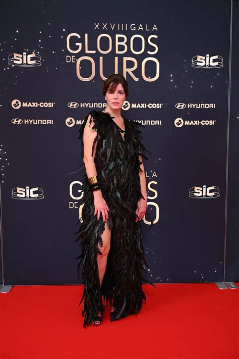 O casaco de Sara Matos e o naked dress de Ana Moura. 17 looks dos