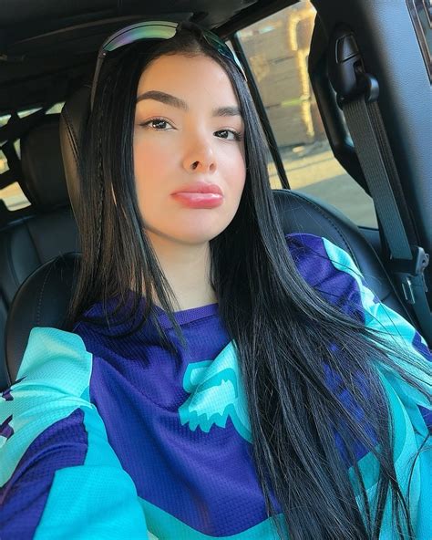 Marian Gomez | Tu chiquita en su grandota🛻💜🔥 | Instagram