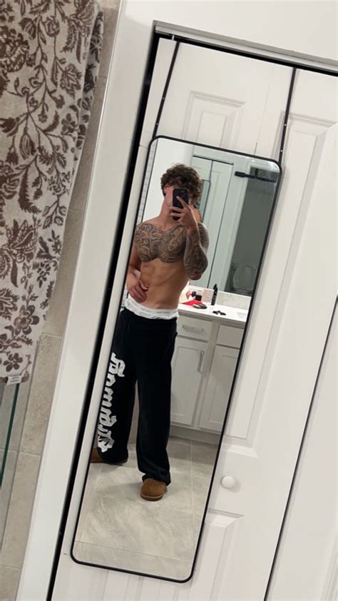 Alexis_Superfan's Shirtless Male Celebs: Advent Calendar 2024: Men of