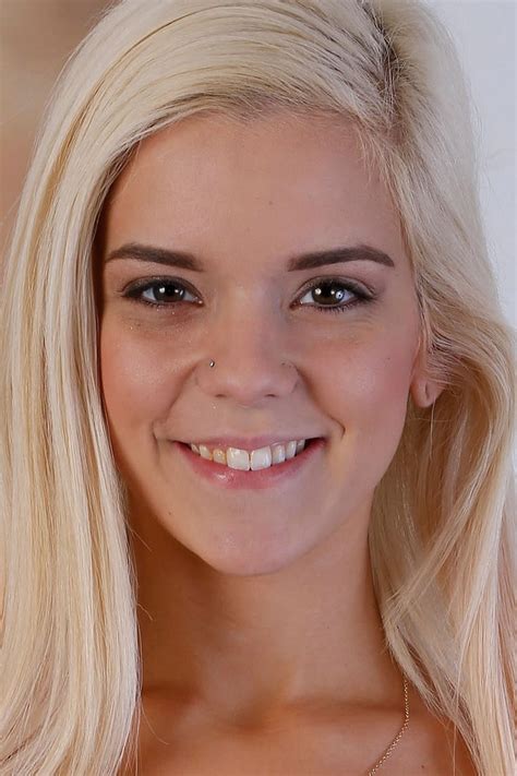 Halle Von (35 фото)