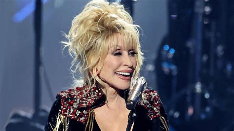 Dolly Parton reveals details about the new album 'Rockstar'