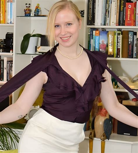 Satine Spark (Actress) Age, Biography, Boyfriend, Wiki, Height, Weight