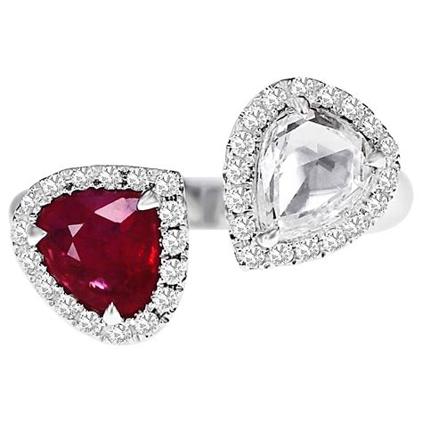 Vivid Red Ruby and Diamond Ring For Sale at 1stDibs | anello con rubino