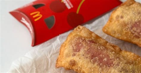 Як у McDonald's. Рецепт найсмачніших хрустких пиріжків з вишнею