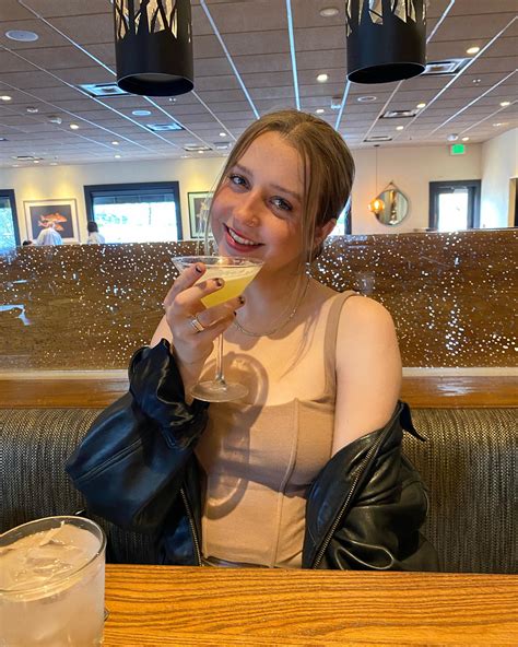 Emily Alexander (@emilyoalexander) • Instagram photos and videos