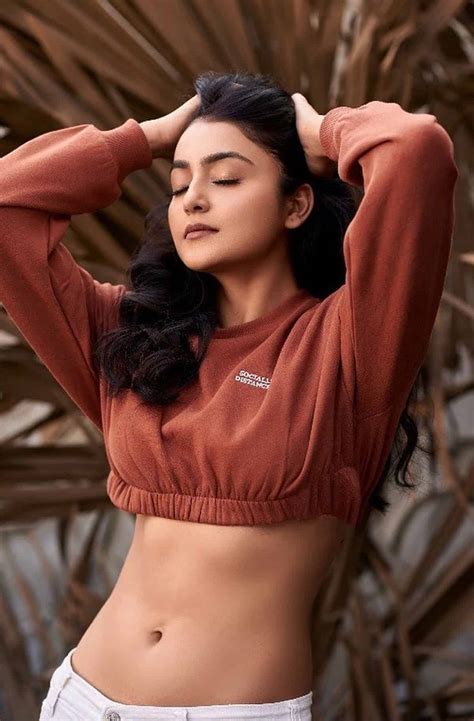 Avantika Mishra Flaunts Her Abs In A Crop Top