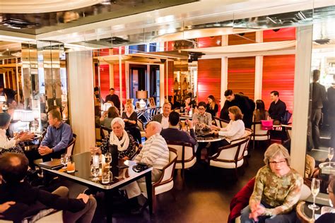 The Commodore Bar & Restaurant | Saint Paul, MN