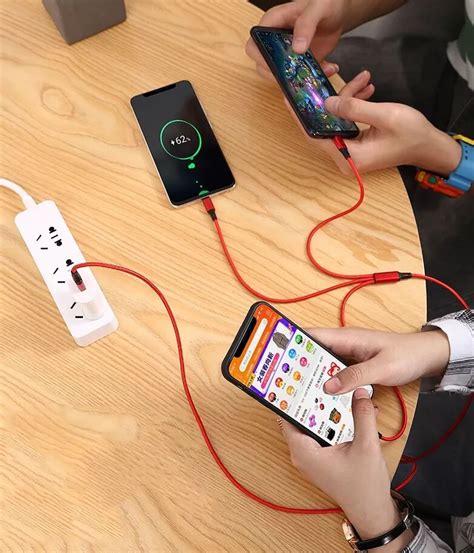 Универсален кабел 3 в 1 за зареждане (Micro USB, USB Type C, Lightning ...