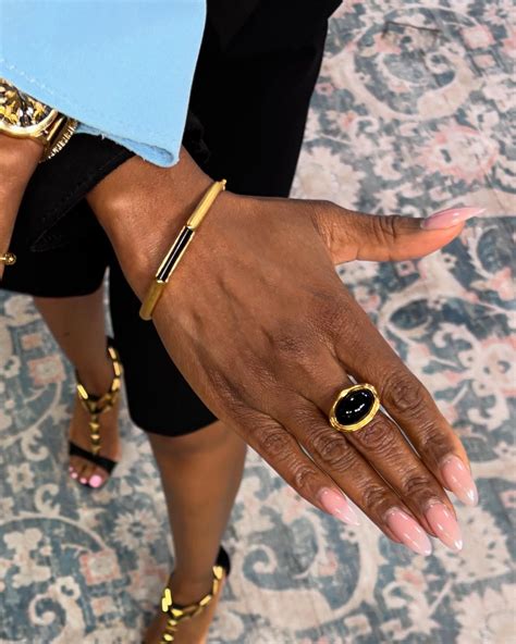 Andrea Bain | Smart and Sassy 🏾💋 Blazer: @mariesaintpierre Shorts