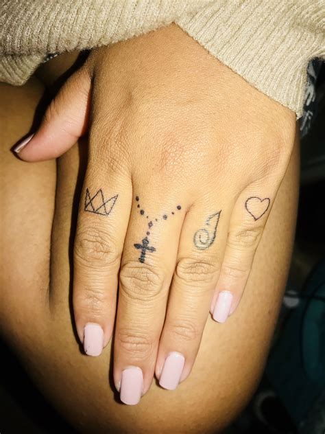 Finger tattoos,small tattoos Crown tattoos,heart tattoos ,Rosarie ...