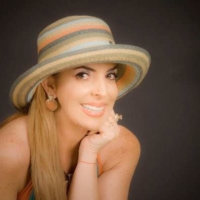 nancy restrepo periodista presentadora de tv  escritora nueva