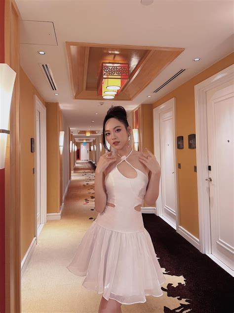 Nhan sắc hút hồn của Á hậu Trịnh Thùy Linh