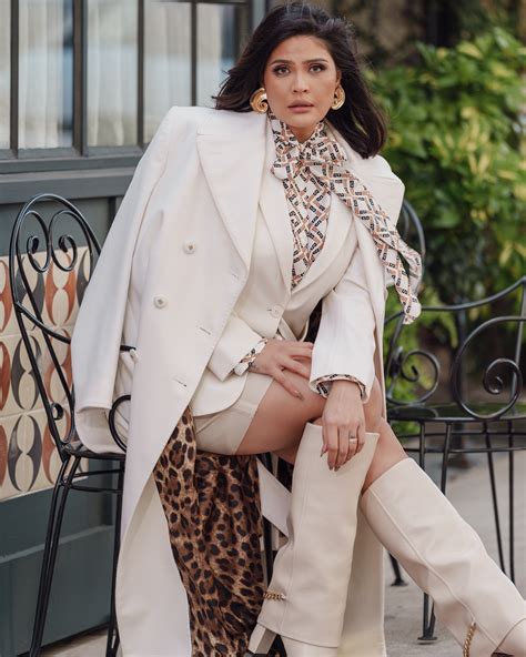 Smile Maung (@smilemaung) • Instagram photos and videos