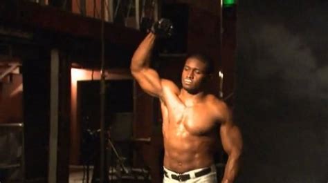 Reggie Bush Milk Ad PHOTOS: Shirtless Pictures Show Super Bowl Abs ...