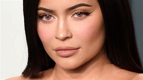 Kylie Jenner's Makeup Artist Reveals How To Achieve An Airbrushed Makeup Look