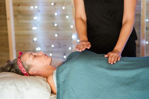 how to do a back massage at home