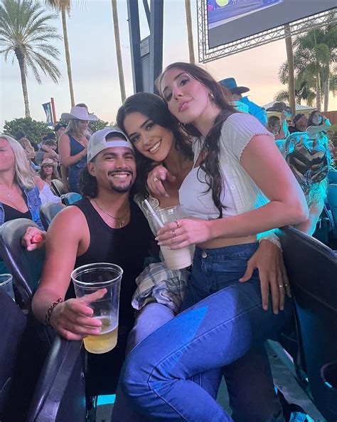 Naomi Ross 🦋 (@naomzies) • Instagram photos and videos