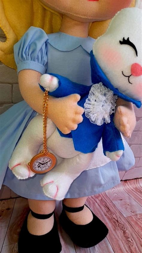 Boneca Da Alice No País Das Maravilhas - Boneca Alice no País das Maravilhas 50 cm | Elo7