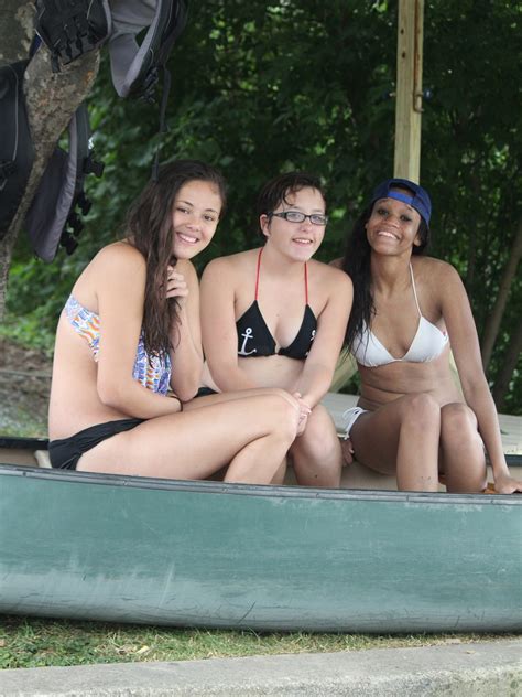 girls-in-canoe-lehigh-delaware-river ~ Twin Rivers Tubing