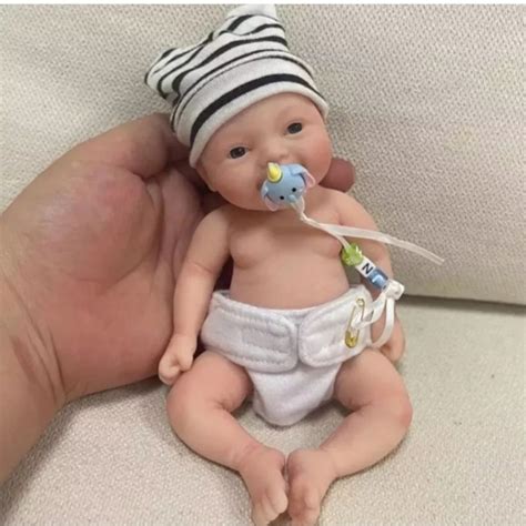 Mini Boneca Bebê Reborn - Boneca Mini Bebê Reborn Silicone Solido 13cm Menina ou Menino | Shopee ...