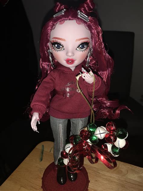 Shadow High scarlet rose 🌹 : r/RainbowHigh