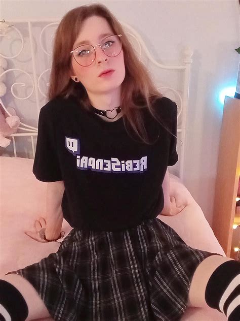 Do you like cute femboys with fluffy hair? 😘 : r/Androgynoushotties