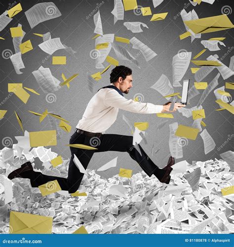 Escape Do Excesso De Trabalho E Da Burocracia Foto de Stock - Imagem de