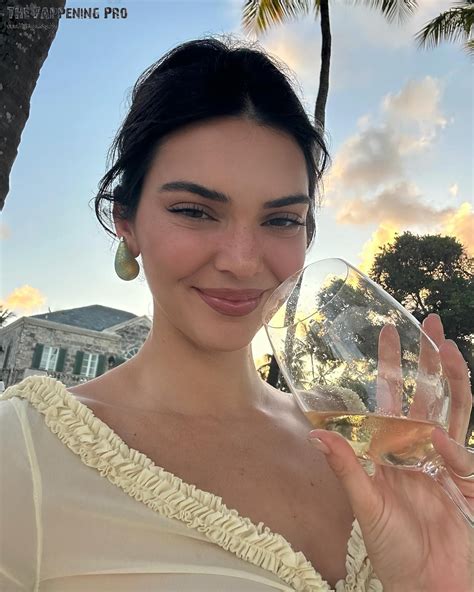 Kendall Jenner Exposed Her Naked Tits In New Year 2024 (8 Photos) | #