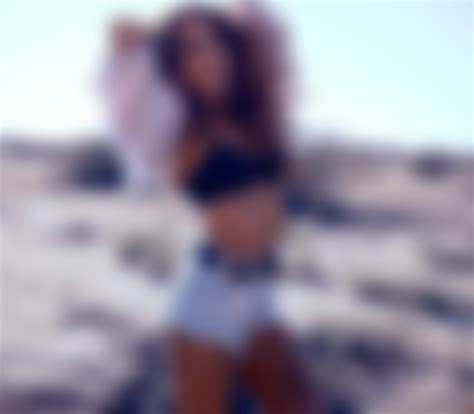 Ariana Grande the Belly Queen : r/CelebrityBelly