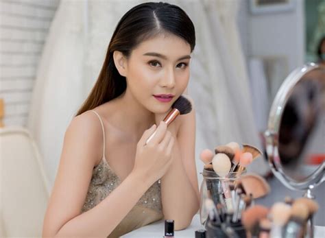 trik merias wajah  terlihat natural