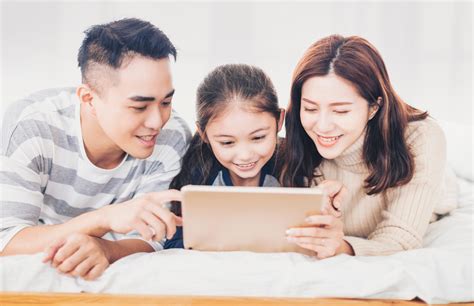 Guiding teens: Navigating the digital age with practical parenting tips