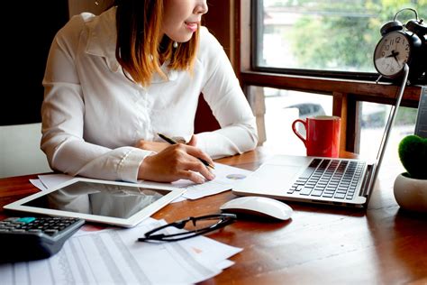 tips mengatur uang bulanan  wajib dilakukan secara rutin blog